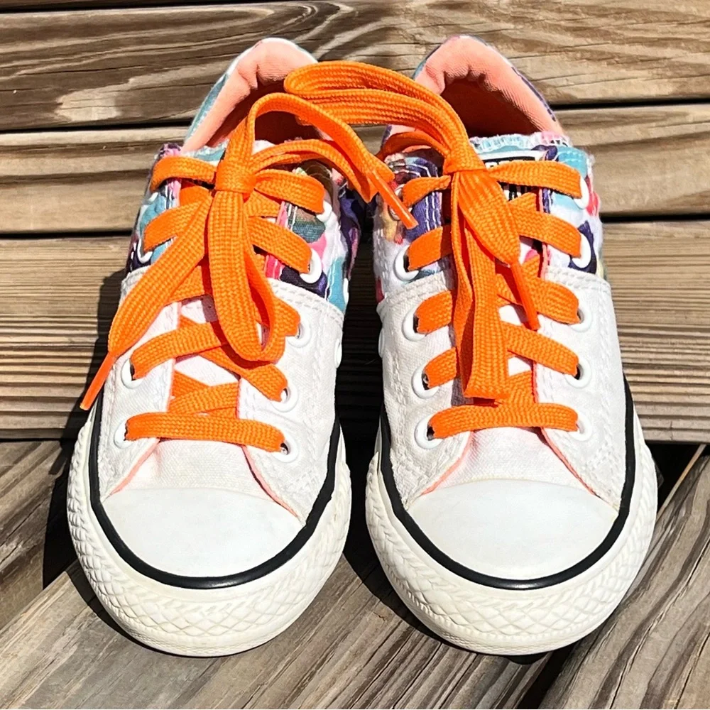 - Converse Sz 11 Paint Blot White Sneakers Orange Laces! EUC!